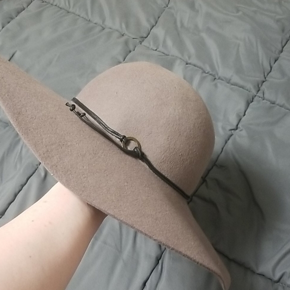 Wool hat - Picture 2 of 4